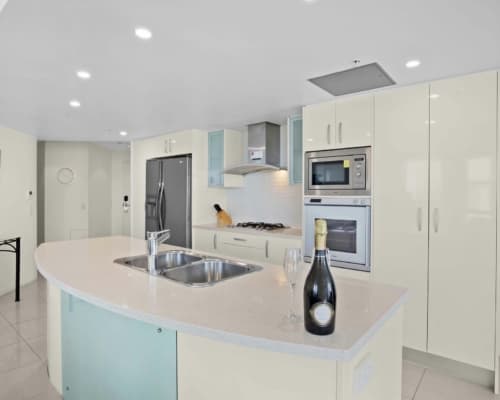 Aqua Vista Resort Maroochydore 1 Bedroom Apartment Kitchen